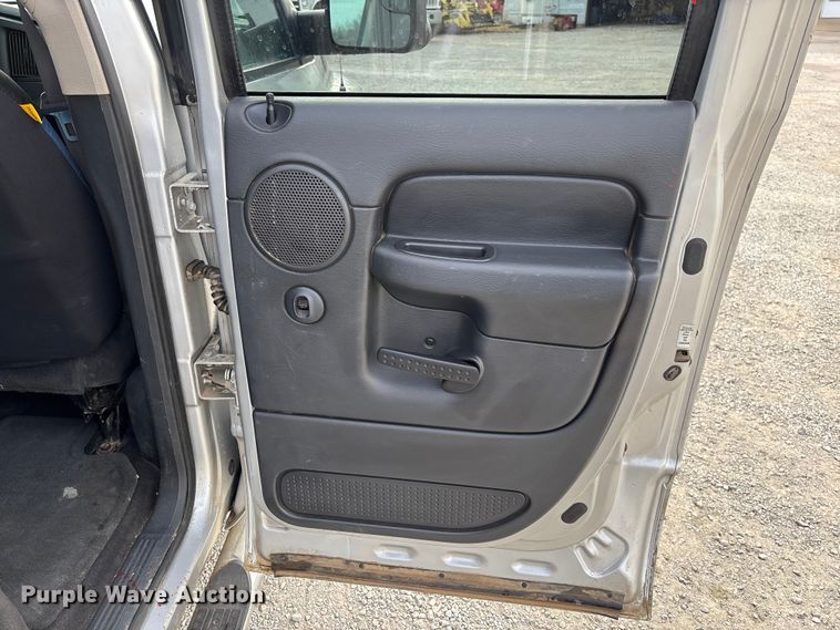 image for item EV3328 2004 Dodge Ram 3500 Quad Cab pickup truck