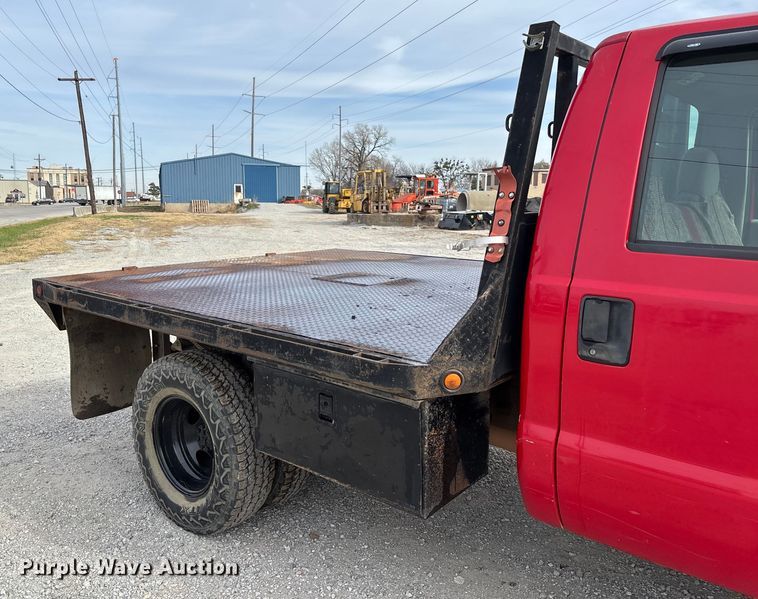 image for item EV3329 2000 Ford F350 XL Super Duty flatbed pickup truck