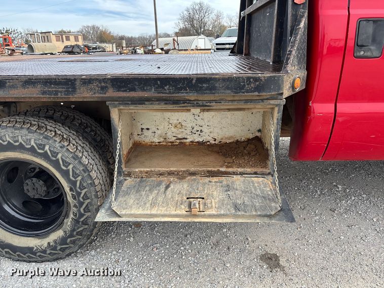 image for item EV3329 2000 Ford F350 XL Super Duty flatbed pickup truck