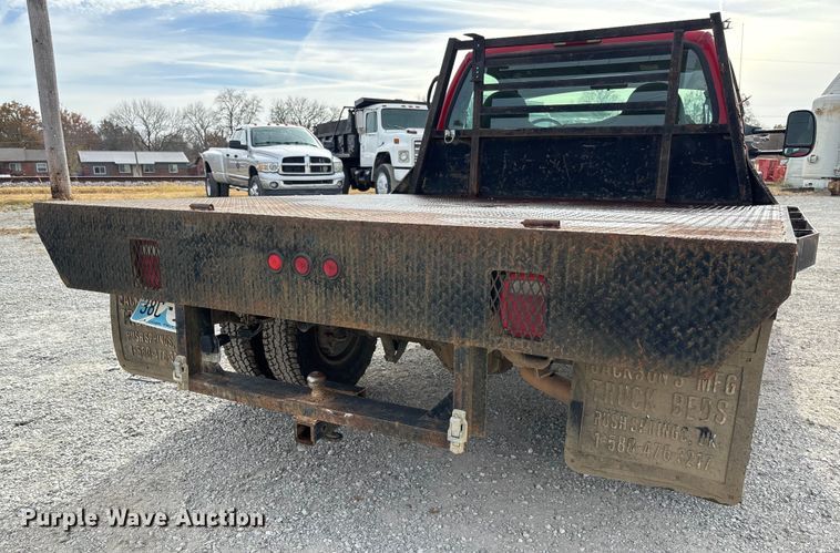 image for item EV3329 2000 Ford F350 XL Super Duty flatbed pickup truck