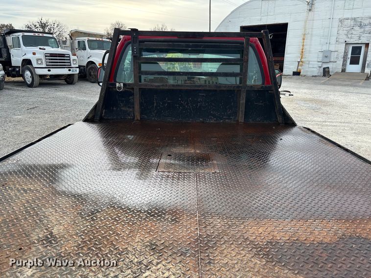 image for item EV3329 2000 Ford F350 XL Super Duty flatbed pickup truck