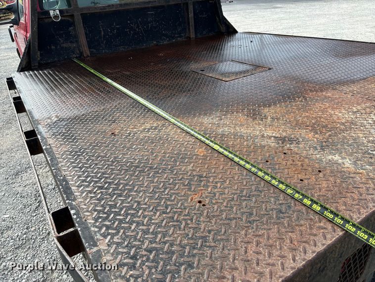 image for item EV3329 2000 Ford F350 XL Super Duty flatbed pickup truck