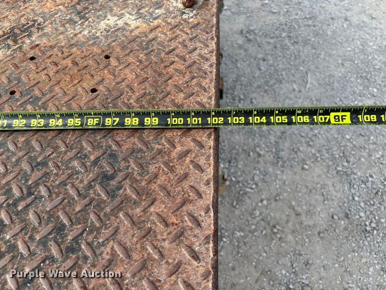 image for item EV3329 2000 Ford F350 XL Super Duty flatbed pickup truck