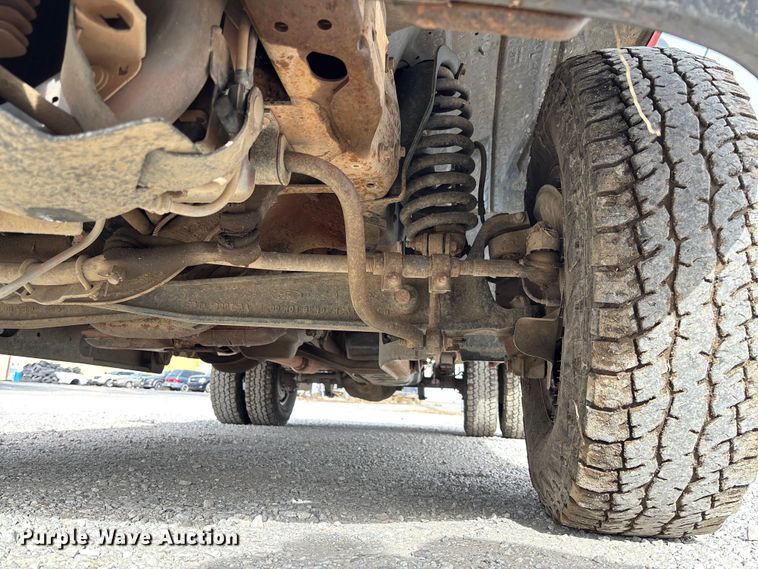 image for item EV3329 2000 Ford F350 XL Super Duty flatbed pickup truck