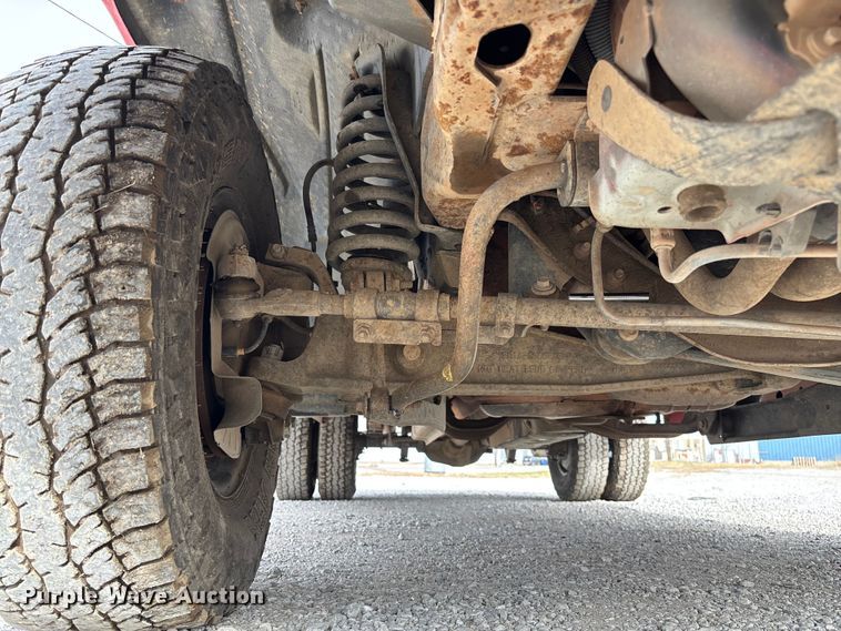 image for item EV3329 2000 Ford F350 XL Super Duty flatbed pickup truck