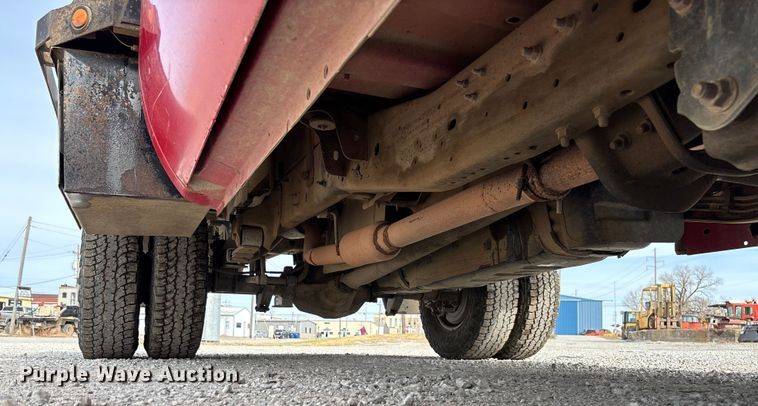 image for item EV3329 2000 Ford F350 XL Super Duty flatbed pickup truck