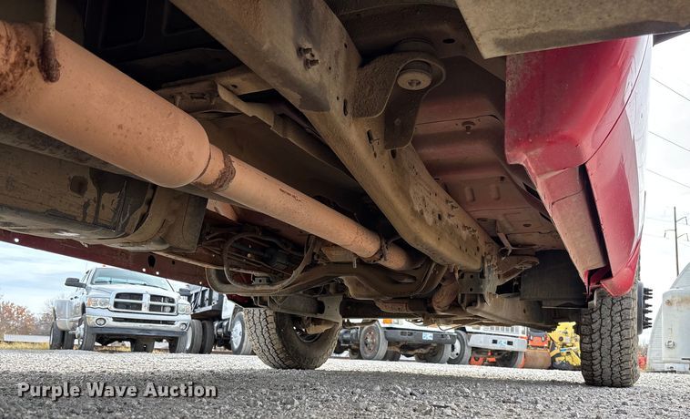 image for item EV3329 2000 Ford F350 XL Super Duty flatbed pickup truck