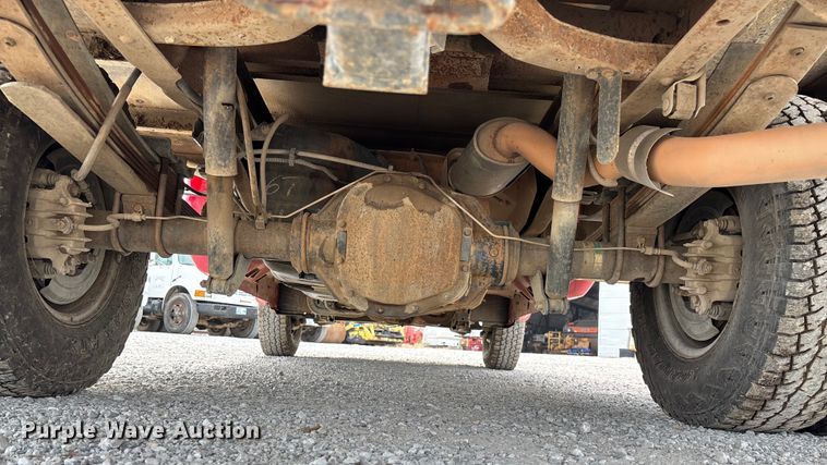 image for item EV3329 2000 Ford F350 XL Super Duty flatbed pickup truck