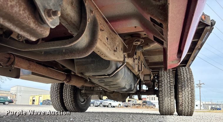 image for item EV3329 2000 Ford F350 XL Super Duty flatbed pickup truck