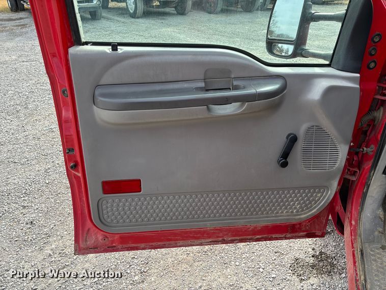 image for item EV3329 2000 Ford F350 XL Super Duty flatbed pickup truck