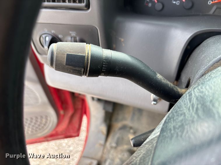 image for item EV3329 2000 Ford F350 XL Super Duty flatbed pickup truck