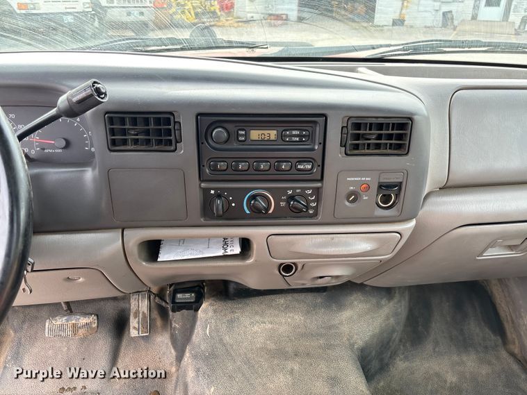 image for item EV3329 2000 Ford F350 XL Super Duty flatbed pickup truck