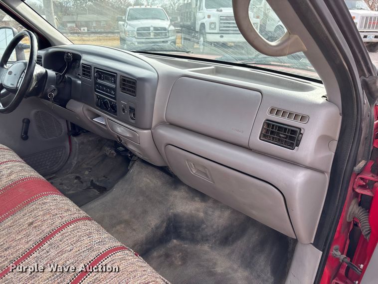 image for item EV3329 2000 Ford F350 XL Super Duty flatbed pickup truck