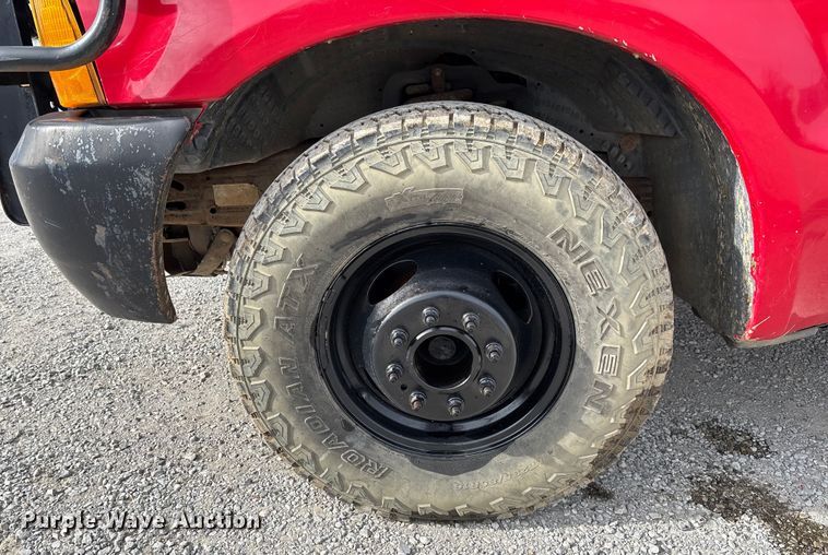 image for item EV3329 2000 Ford F350 XL Super Duty flatbed pickup truck