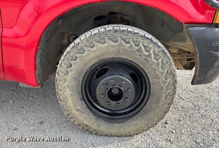 image for item EV3329 2000 Ford F350 XL Super Duty flatbed pickup truck