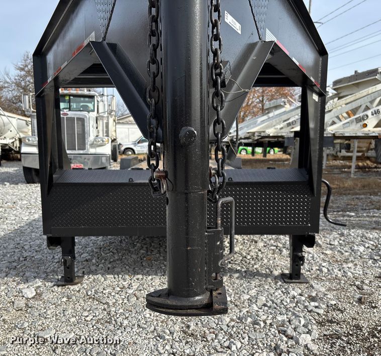 image for item EV3334 2009 Maxey equipment trailer