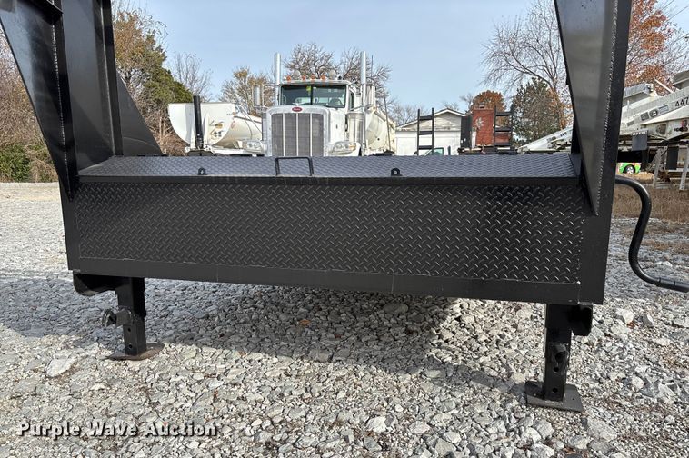 image for item EV3334 2009 Maxey equipment trailer