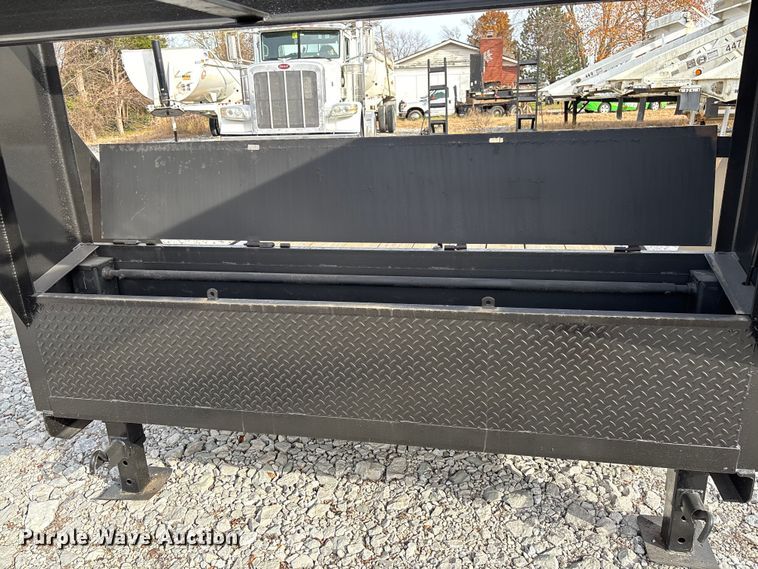 image for item EV3334 2009 Maxey equipment trailer