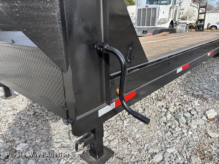 image for item EV3334 2009 Maxey equipment trailer