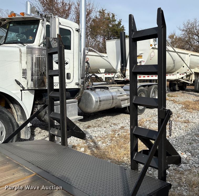 image for item EV3334 2009 Maxey equipment trailer