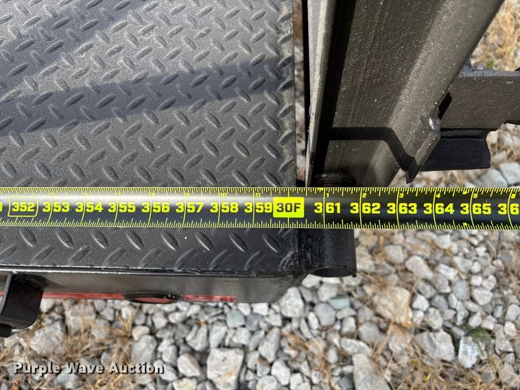 image for item EV3334 2009 Maxey equipment trailer