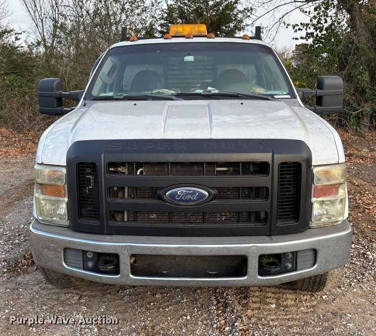 image for item EV3337 2009 Ford F350 XL Super Duty flatbed pickup truck