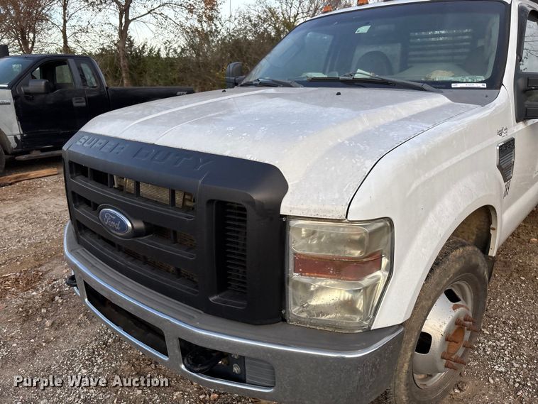 image for item EV3337 2009 Ford F350 XL Super Duty flatbed pickup truck
