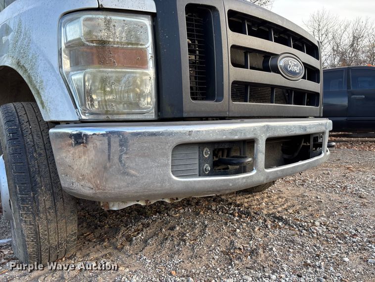 image for item EV3337 2009 Ford F350 XL Super Duty flatbed pickup truck