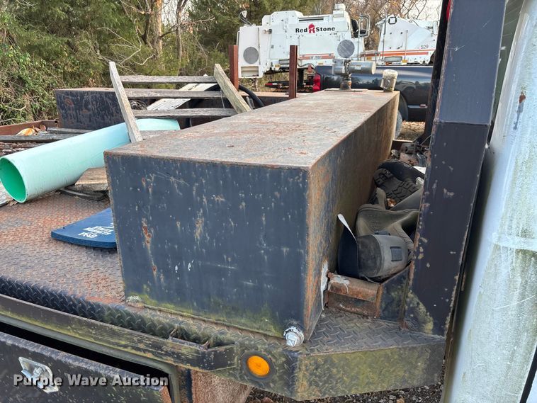 image for item EV3337 2009 Ford F350 XL Super Duty flatbed pickup truck