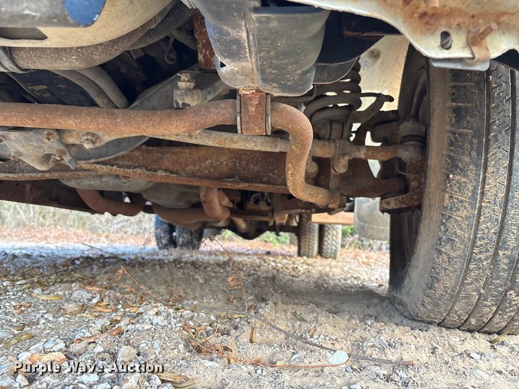 image for item EV3337 2009 Ford F350 XL Super Duty flatbed pickup truck