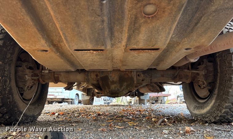 image for item EV3337 2009 Ford F350 XL Super Duty flatbed pickup truck