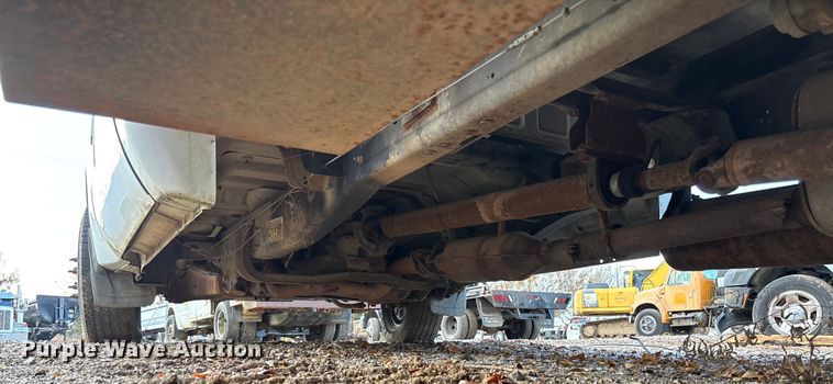 image for item EV3337 2009 Ford F350 XL Super Duty flatbed pickup truck