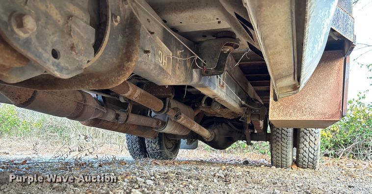 image for item EV3337 2009 Ford F350 XL Super Duty flatbed pickup truck