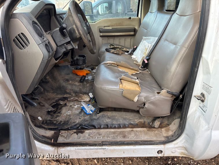 image for item EV3337 2009 Ford F350 XL Super Duty flatbed pickup truck