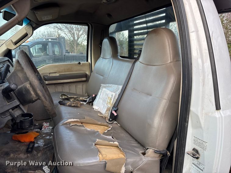 image for item EV3337 2009 Ford F350 XL Super Duty flatbed pickup truck