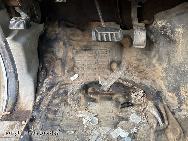 image for item EV3337 2009 Ford F350 XL Super Duty flatbed pickup truck