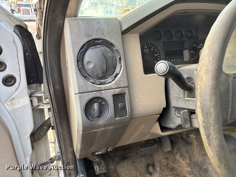 image for item EV3337 2009 Ford F350 XL Super Duty flatbed pickup truck