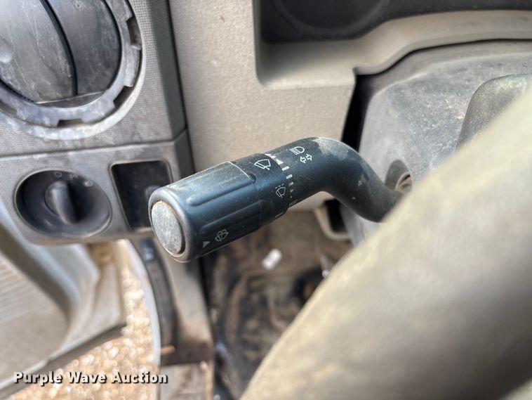 image for item EV3337 2009 Ford F350 XL Super Duty flatbed pickup truck