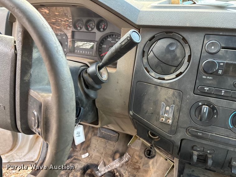 image for item EV3337 2009 Ford F350 XL Super Duty flatbed pickup truck