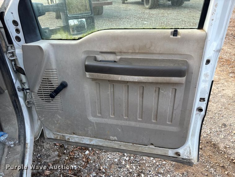 image for item EV3337 2009 Ford F350 XL Super Duty flatbed pickup truck