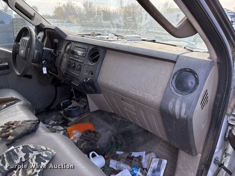 image for item EV3337 2009 Ford F350 XL Super Duty flatbed pickup truck