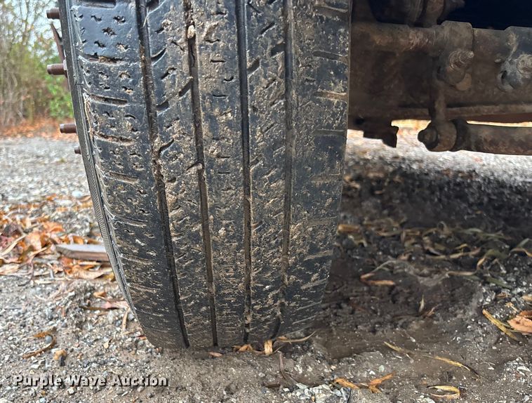 image for item EV3337 2009 Ford F350 XL Super Duty flatbed pickup truck