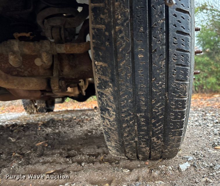 image for item EV3337 2009 Ford F350 XL Super Duty flatbed pickup truck