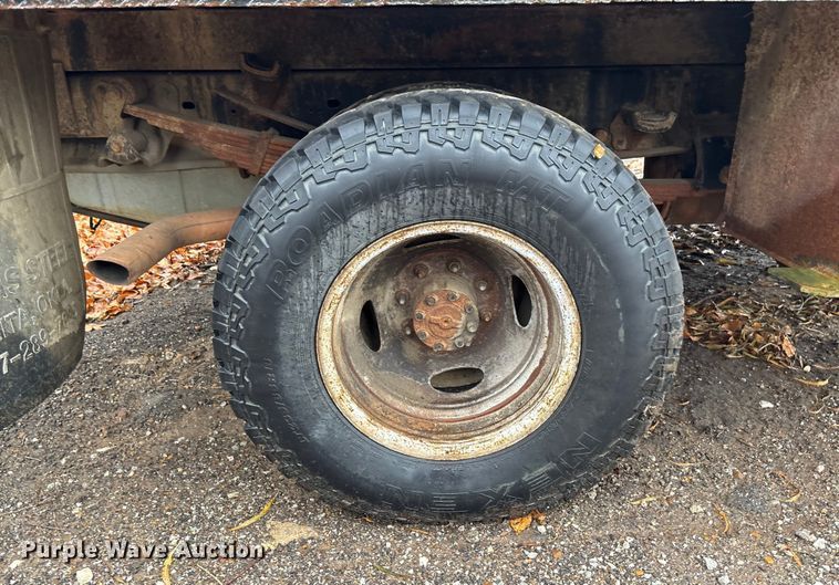 image for item EV3337 2009 Ford F350 XL Super Duty flatbed pickup truck