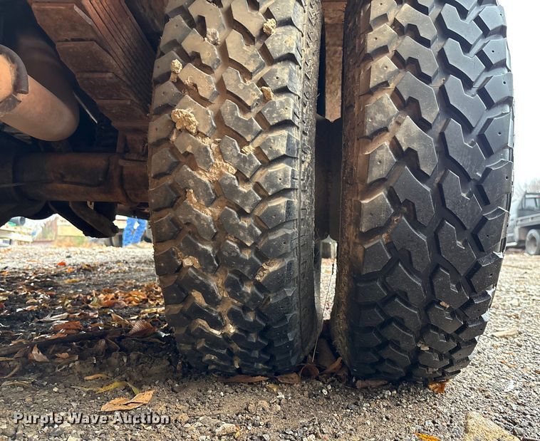 image for item EV3337 2009 Ford F350 XL Super Duty flatbed pickup truck