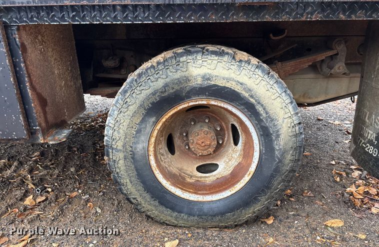 image for item EV3337 2009 Ford F350 XL Super Duty flatbed pickup truck