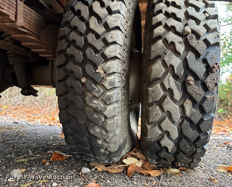 image for item EV3337 2009 Ford F350 XL Super Duty flatbed pickup truck