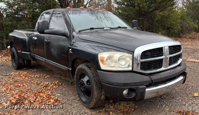 image for item EV3338 2007 Dodge Ram 3500 Quad Cab pickup truck