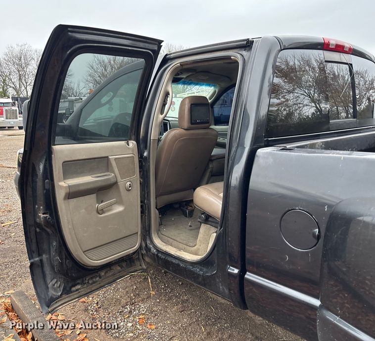 image for item EV3338 2007 Dodge Ram 3500 Quad Cab pickup truck