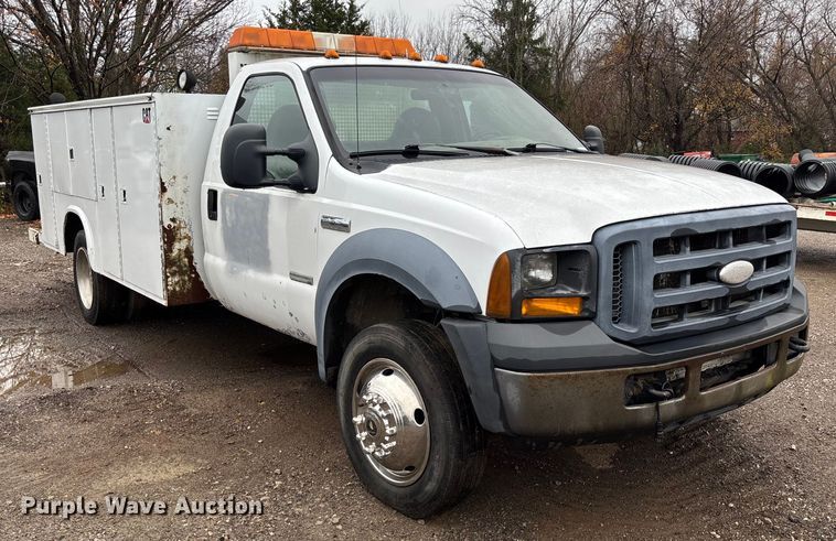 image for item EV3339 2006 Ford F550 XL Super Duty utility / service truck
